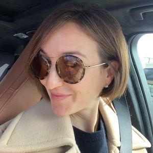 Meet your Posher, Fay